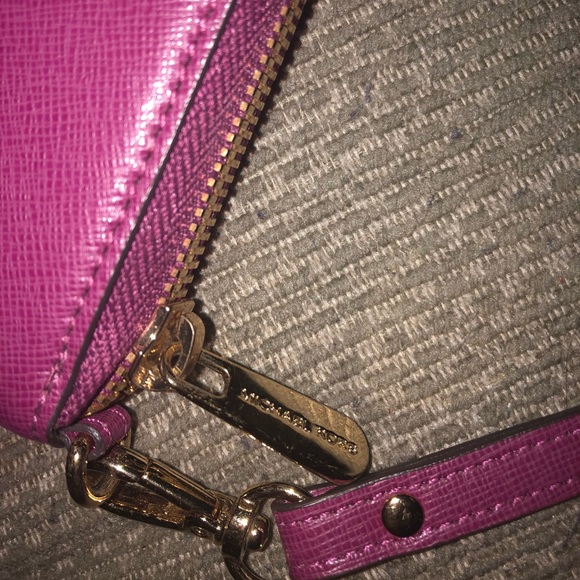 Michael Kors leather wristlet - Picture 6 of 6